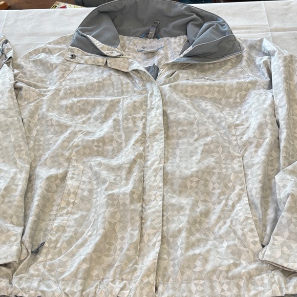 Columbia Jackets & Blazers - Columbia Women's Patterned Gray Ski Jacket